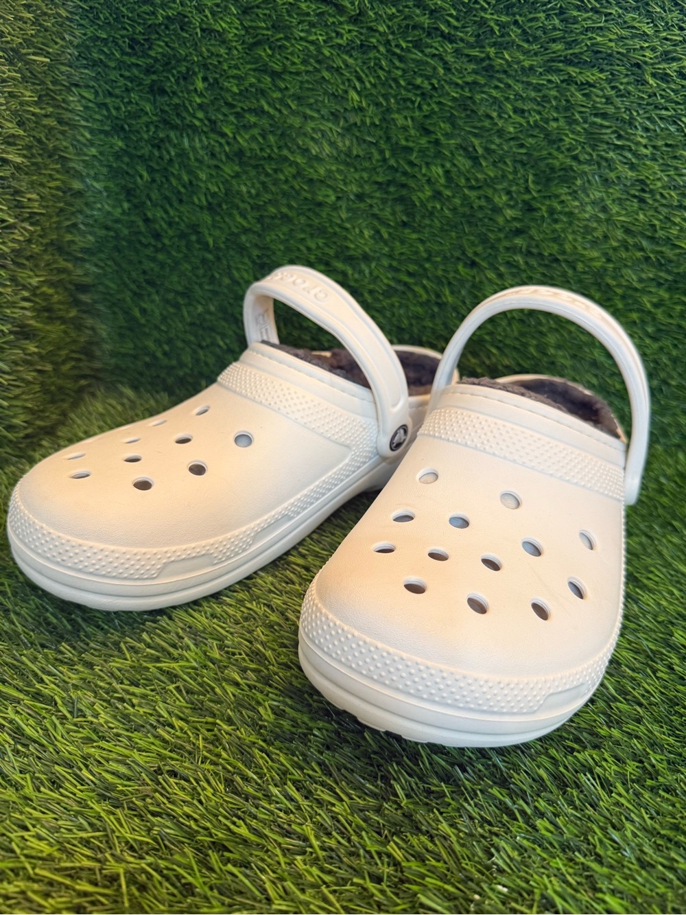 Crocs unisex White Slip-On Clog with Plush grey Lining m 9.0. W 11.0